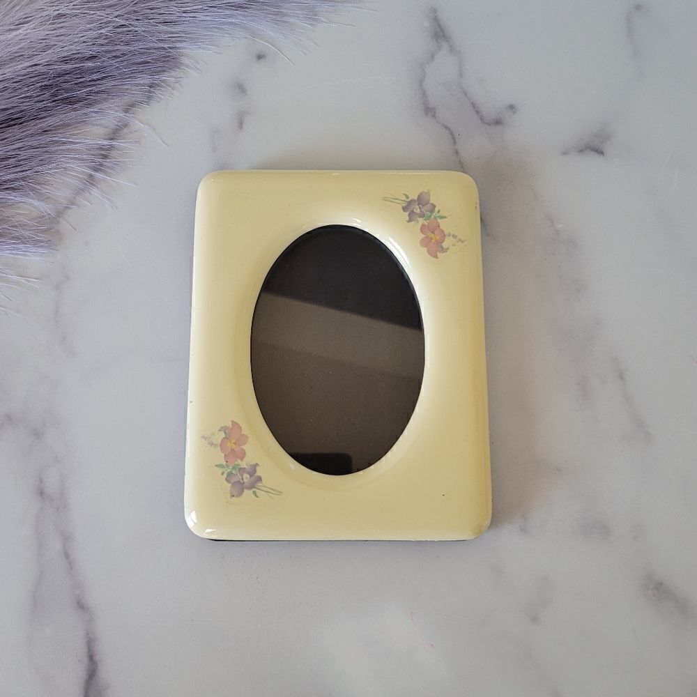 Vintage 90s picture frame floral cream pastel